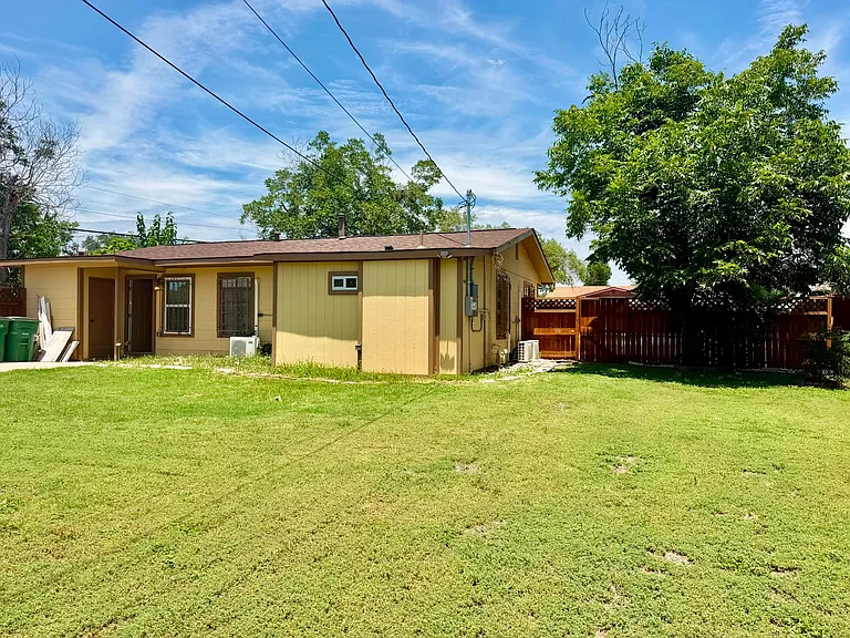 302 Ryan Dr — Photo 21