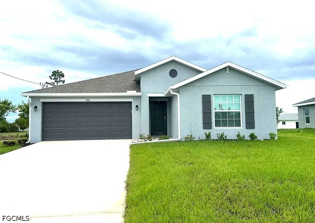 4 bed, 2.0 bath, 1941 sqft, $2,500 — Photo 1