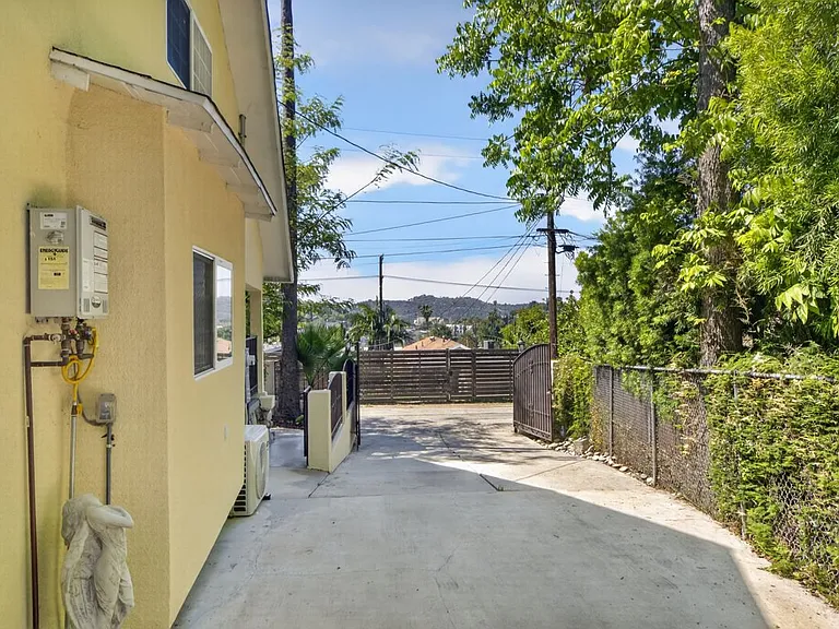 5929 Weaver Ln — Photo 8