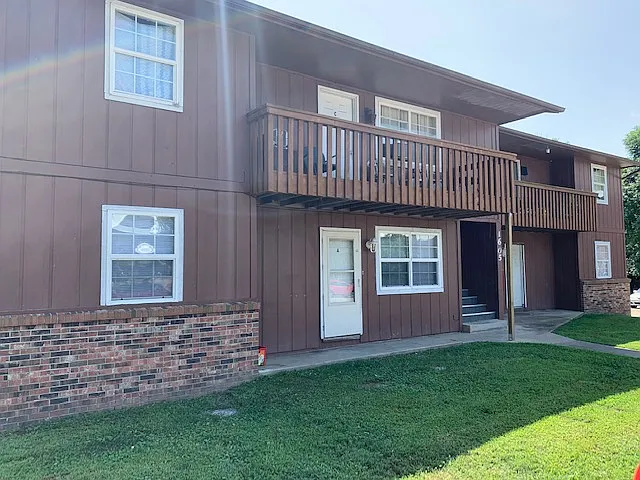 1605 Azalea Circle - A — Photo 1