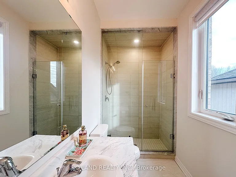 33 Del Ray Cres — Photo 11