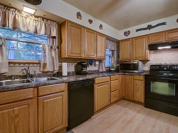 3rd image of 264 Hawthorn Dr