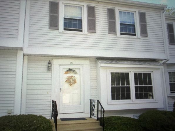 202 Heritage Ln