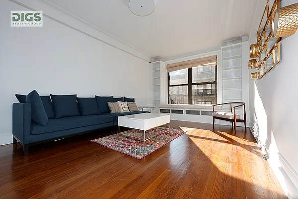 Sold by Digs Realty Group | media 12