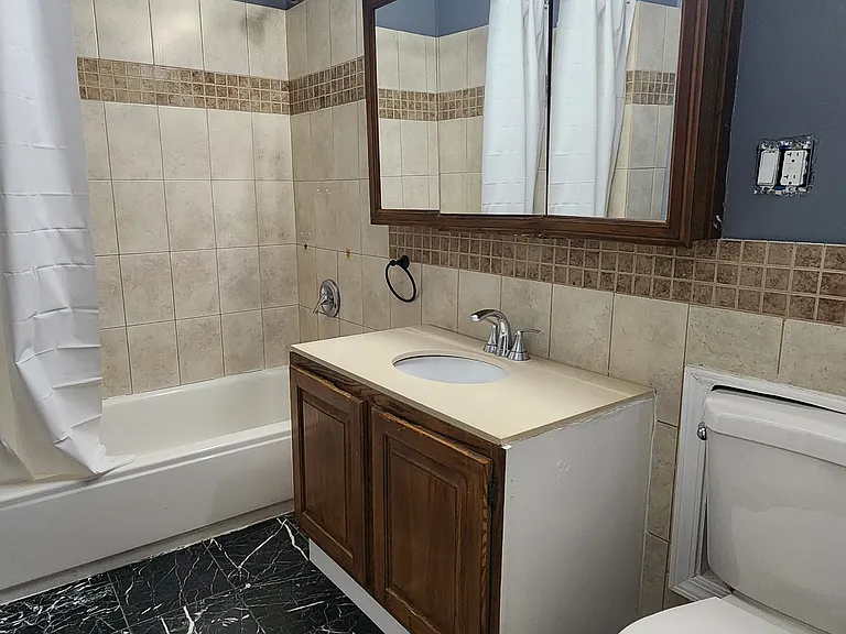 207 Sheridan St #2 — Photo 8