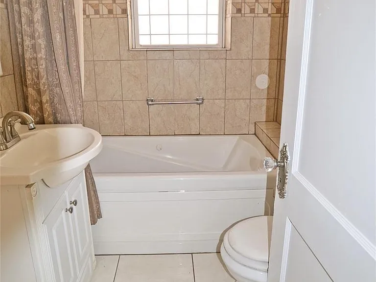 571 S Corona St — Photo 15