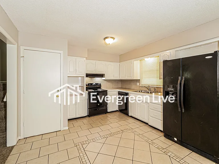 8100 E 100th Ter — Photo 6