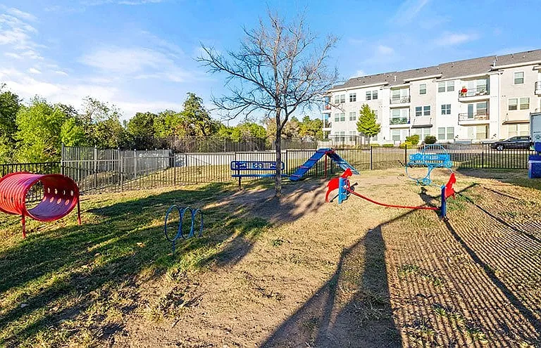 Lakeline Crossing Apartments — Photo 6