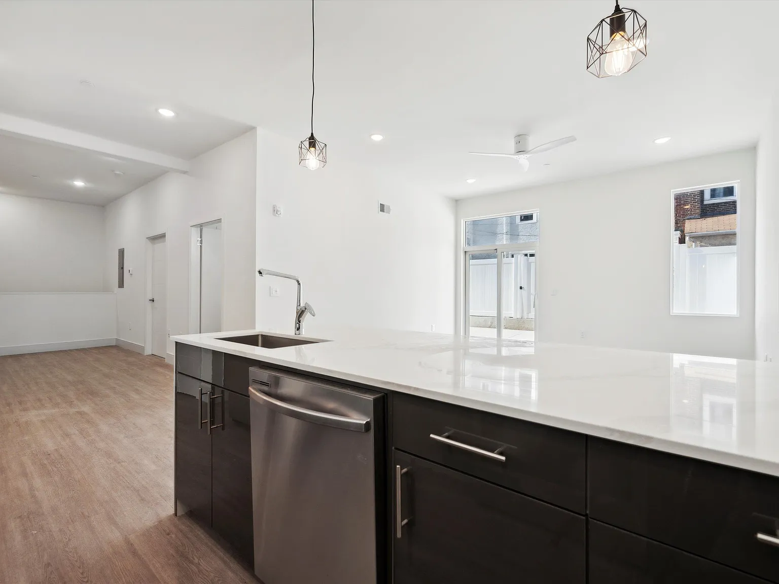 3 bed, 1827 sqft, $2,800 — Photo 1