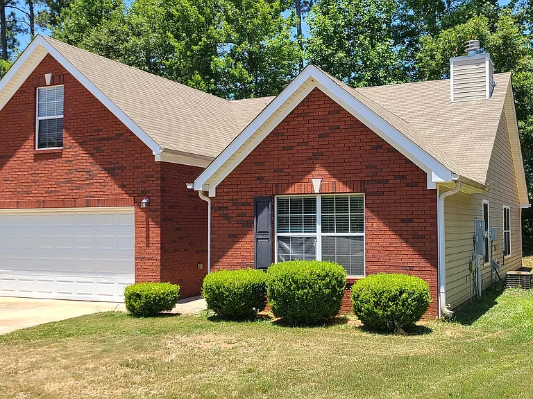 1593 Queen Elizabeth Dr — Photo 18