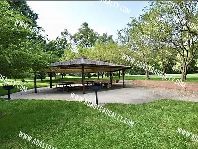 2227 W 78th St — Photo 33