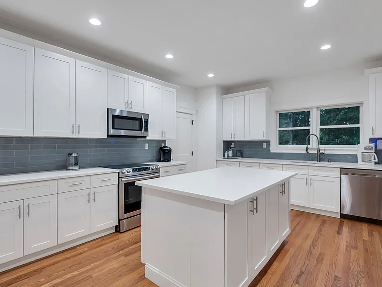 1110 N Sea Rd — Photo 12