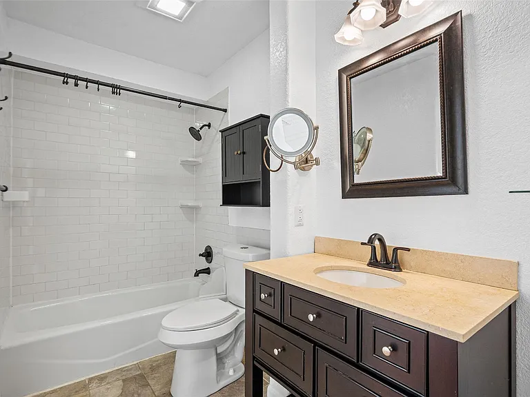 1504 Bridgeway Dr #B — Photo 19