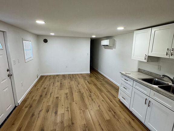 3rd image of 1101 Davis St NE #2