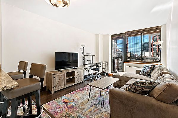 1st image of 250 E 40th St APT 35A