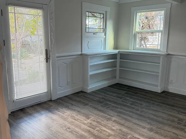 Bedroom 1 /Office