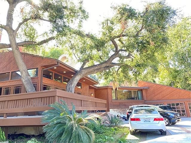 2nd image of 2855 N Monte Verde Dr