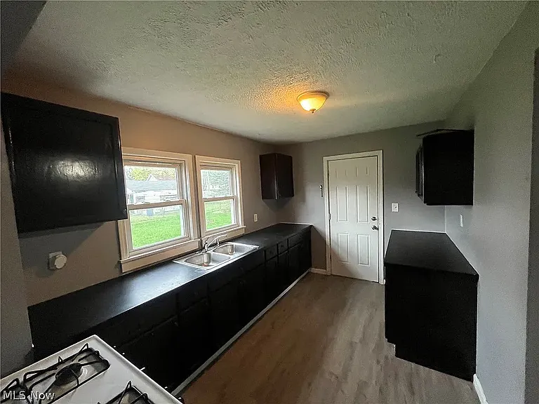 1270 Welsh Ave — Photo 2
