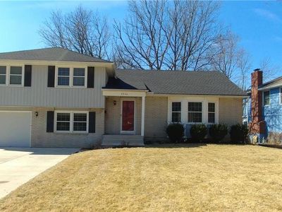 8946 Conser Dr, Overland Park, KS, 66212