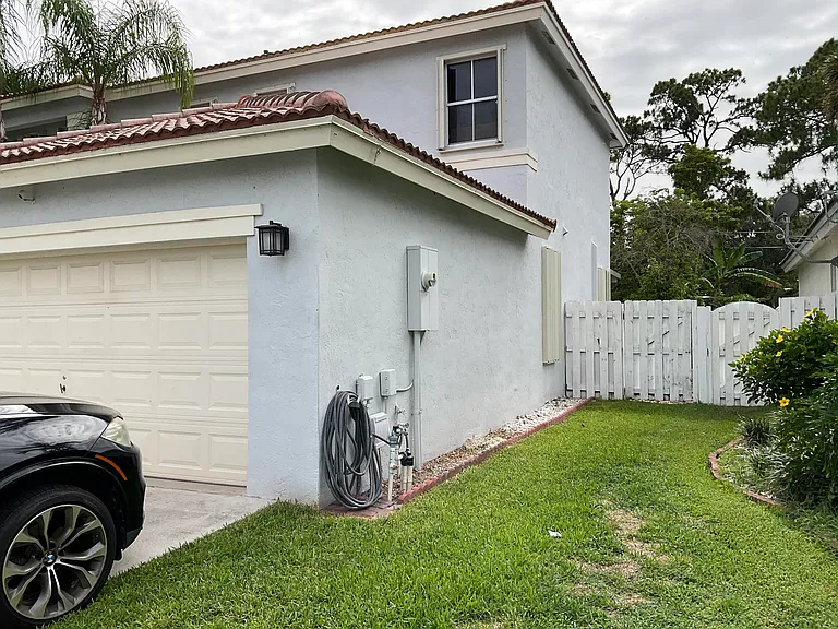 6566 Spring Meadow Dr — Photo 3