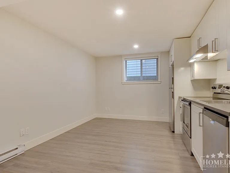 297 172a St #BASEMENT — Photo 3