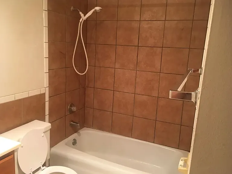 Paradise Apartments — Photo 11