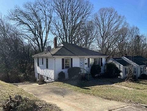 1st image of 754 Crestwood Cir