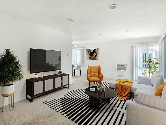 3rd image of 4421 Murietta Ave #15