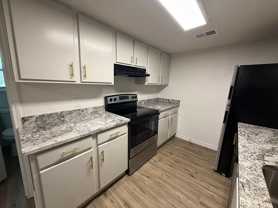 1505 W Pearl St #11