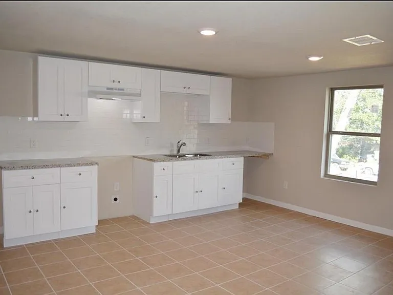 3007 Grovey St #B — Photo 9