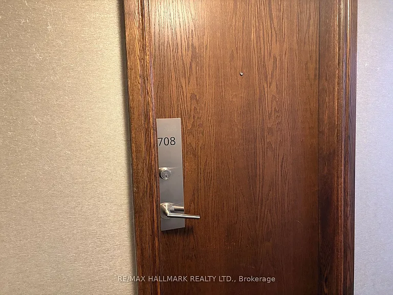 11 Oneida Cres #708 — Photo 4