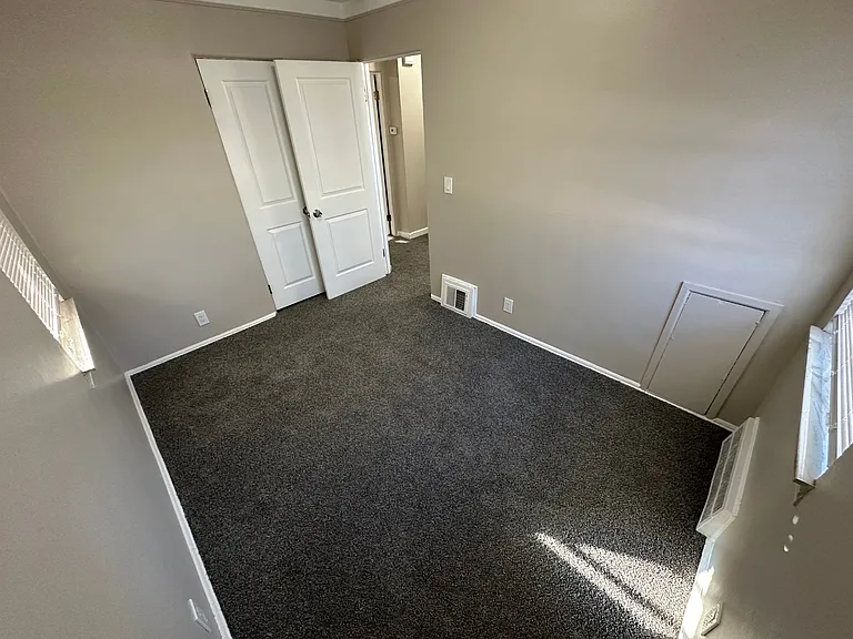 1073 Center St — Photo 7