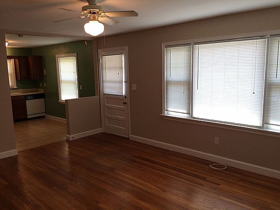 3rd image of 1410 Hamlet Ave