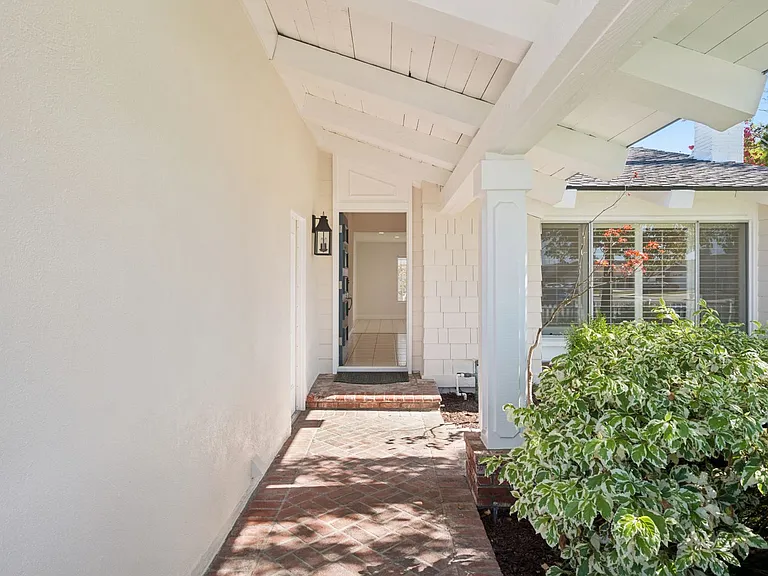 8822 Bellshire Dr — Photo 2