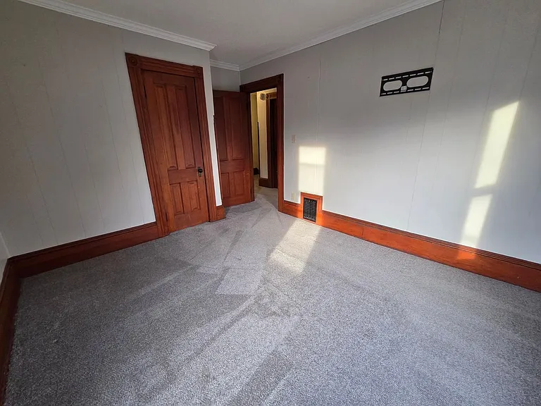 200 E Walnut St — Photo 17