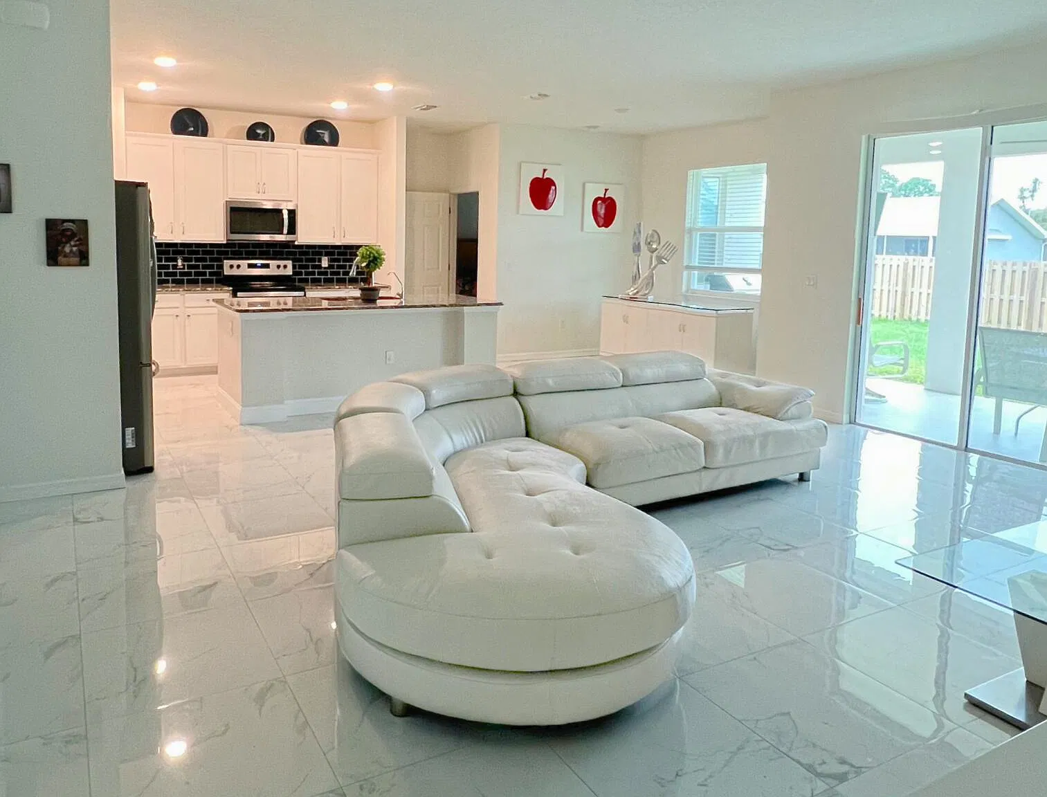 4 bed, 3.0 bath, 2337 sqft, $2,900 — Photo 3