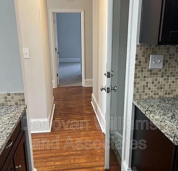 135 E Wilson Ave #E — Photo 17