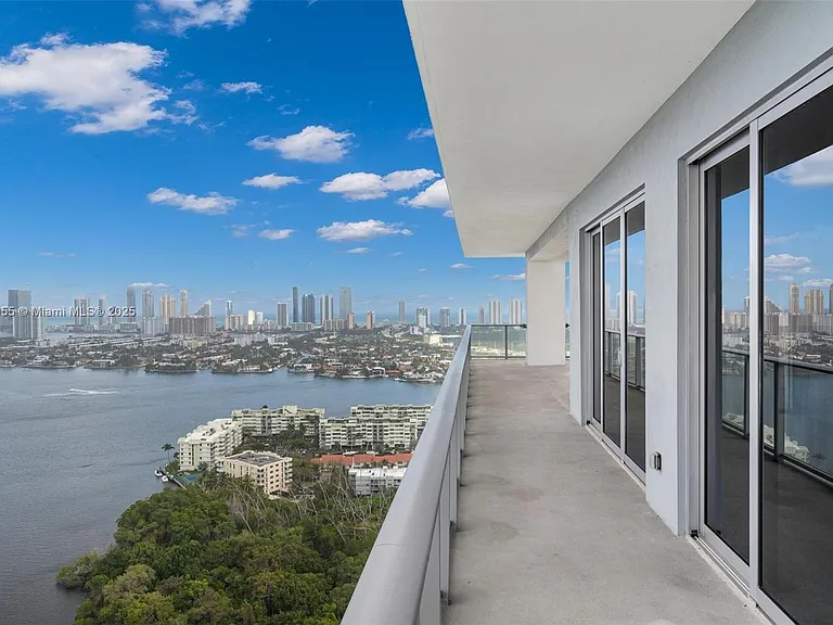 16385 Biscayne Blvd #4 — Photo 51