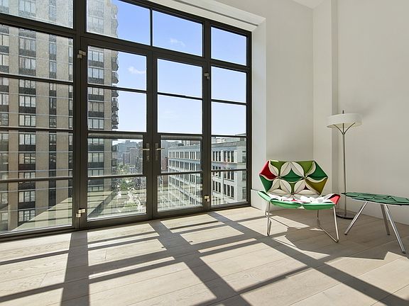 2nd image of 404 Park Ave S