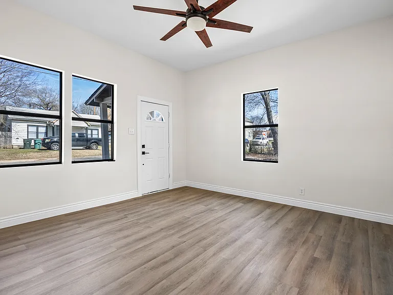 814 W Fern St — Photo 6