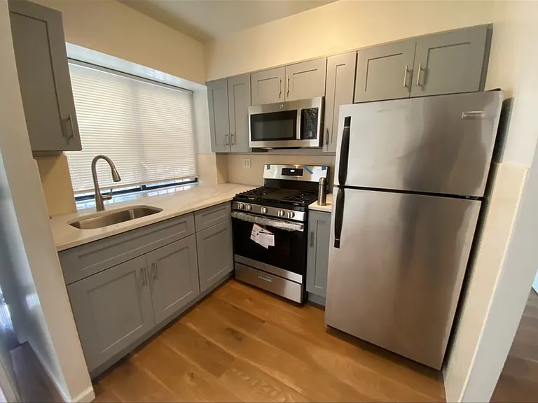 7326 Queens Midtown Expy #1 — Photo 2
