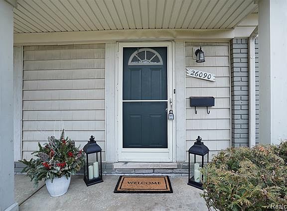 2nd image of 26090 Franklin Pointe Dr