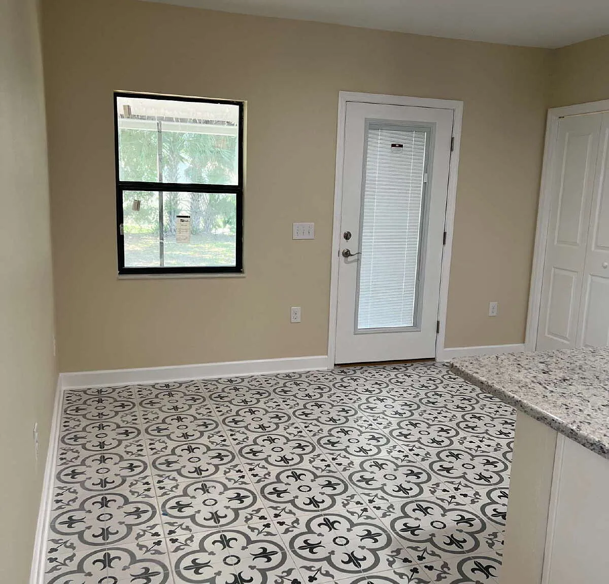 3 bed, 2.0 bath, 1124 sqft, $1,600 — Photo 4