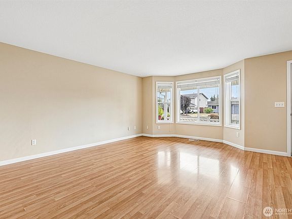 5th image of 308 SE 9th Street