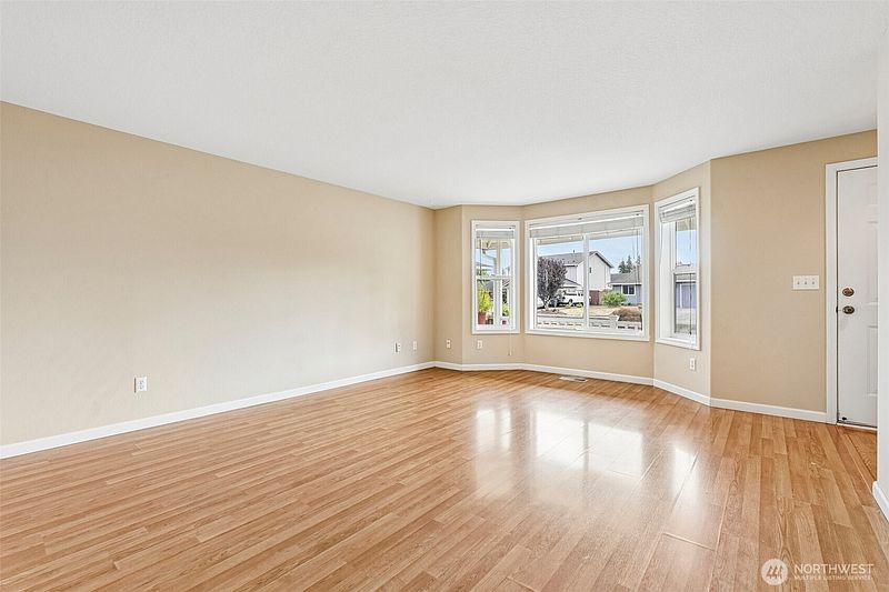 5th image of 308 SE 9th Street