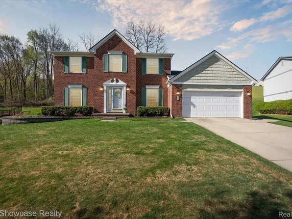 870 Chatham Dr, Milford, MI 48381