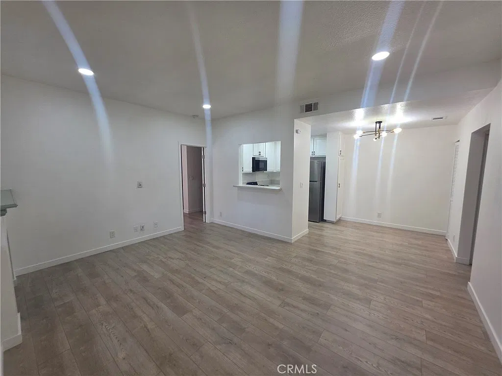 2 bed, 737 sqft, $2,895 — Photo 3
