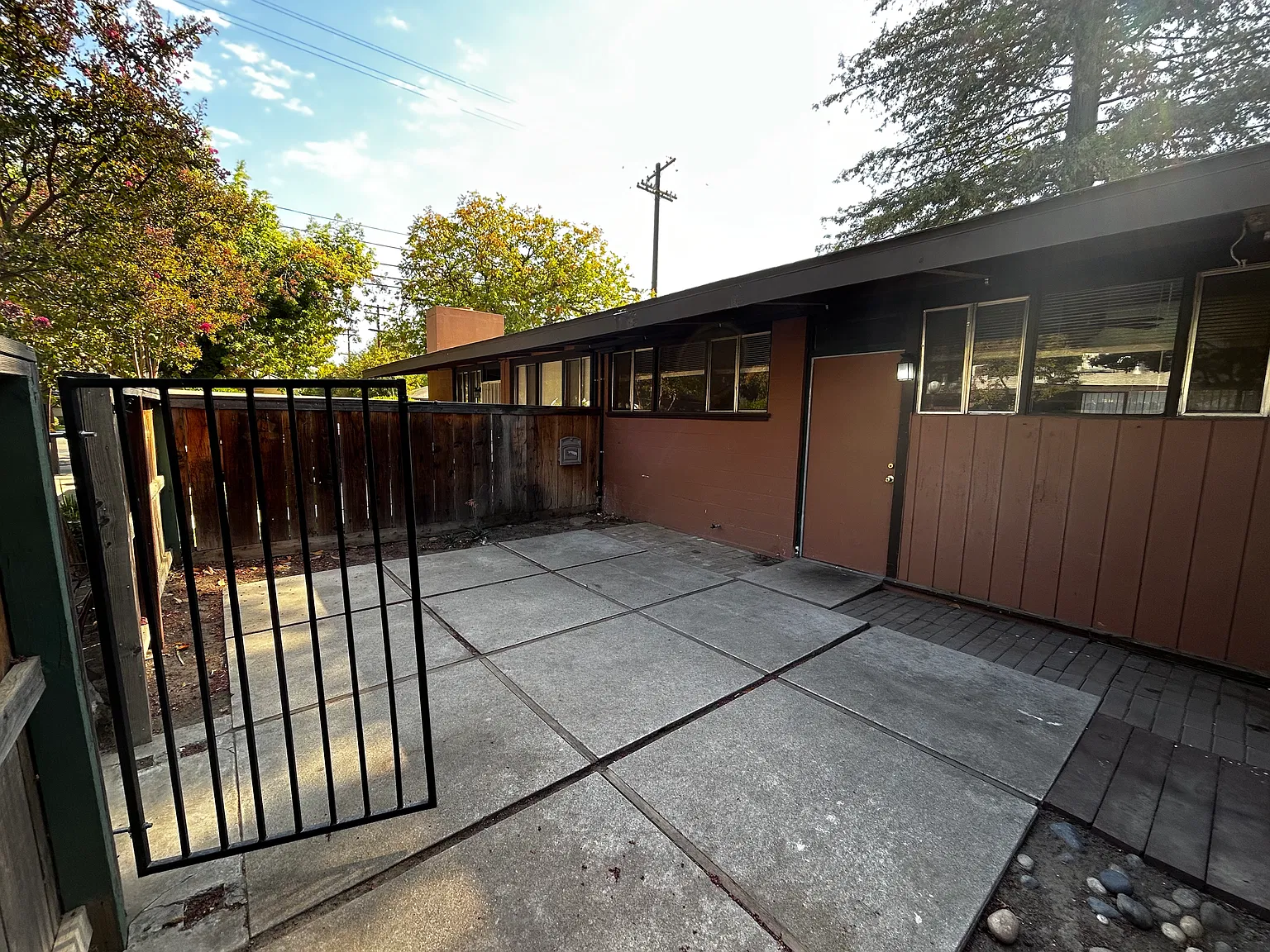 1107 Tully Rd — Photo 4