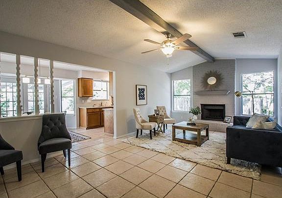 5th image of 205 S Mount Rushmore Dr