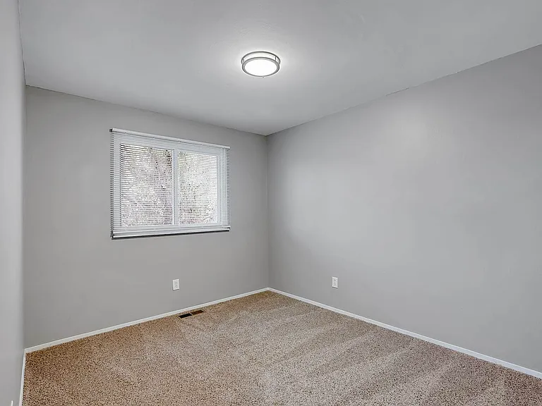 1149 Saratoga Dr — Photo 4